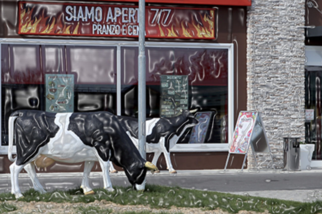 Due Mucche di Plastica fuori da un hamburgeria